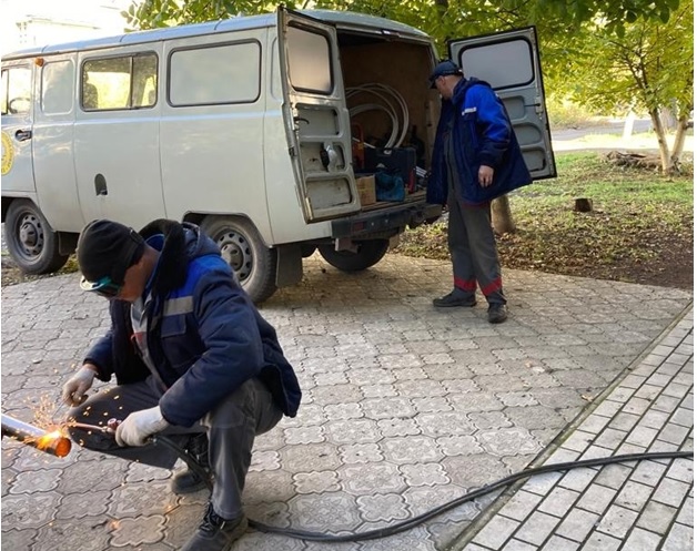 Калужские бригады продолжают аварийно-восстановительные работы в Луганской Народной Республике. Калужские бригады продолжают аварийно-восстановительные работы в Луганской Народной Республике.